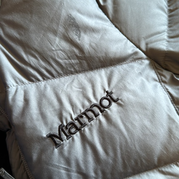 Women’s knee length Marmot grey puff coat, size XS - Picture 6 of 10